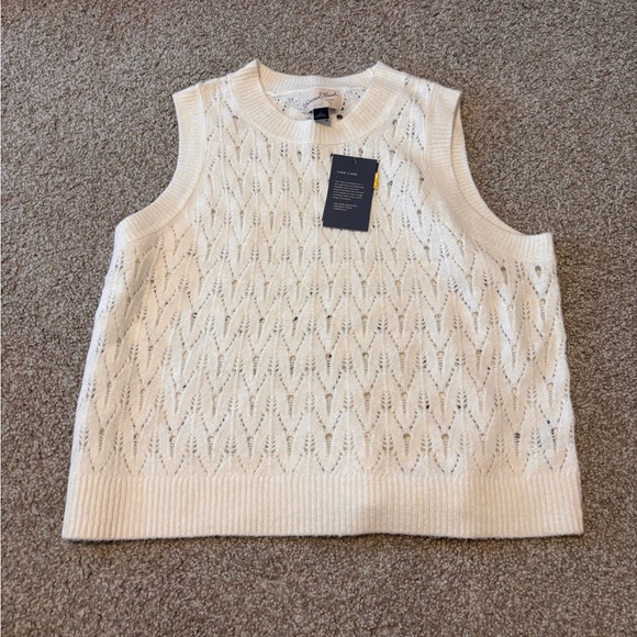 Universal Thread Sweater Vest White - Picture 2 of 2